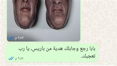 كنت قاعدة مبسوطة جدًا، بابا رجع من السفر بعد سنين طويلة.