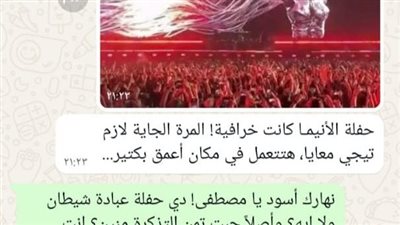 كنت قاعدة على السرير