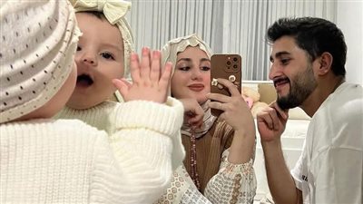 كنت بكشف على مراتي في يوم عند دكتور عظام عشان كانت واقعة على رجليها