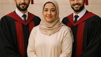 ربّت طفلين يتيمين في صمت… وبعد 22 عامًا وقفت عاجزة أمام ما فعلاه