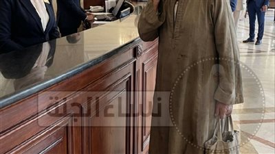 طُرد فلاح بسيط من فندق فاخر