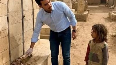 مليونير يزور قبر أبنائه والمفاجأة بانهم أحياء