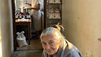 كانت تطلب مني ملحًا كل يوم… حتى اكتشفت السبب الذي أبكاني