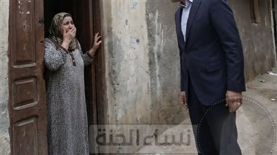 مليونير قرّر زيارة بيت خادمته فجأة… وما اكتشفه خلف ذلك الباب غيّر حياته للأبد!