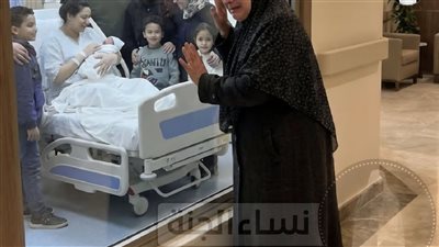 سافرت 12 ساعة لأرى حفيدي… فطُردت من غرفة الولادة، وبعدها رفضت دفع الفاتورة