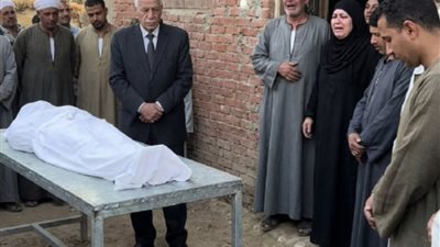 أهلها اجبروها علي الزواج من رجل عجوز